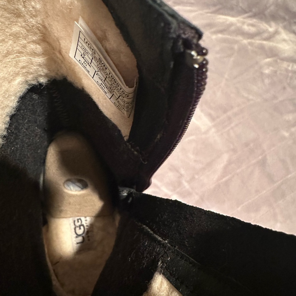 UGG Lorna Waterproof Bootie Black Suede Leather size 9 - NEW IN BOX never worn - Picture 4 of 16
